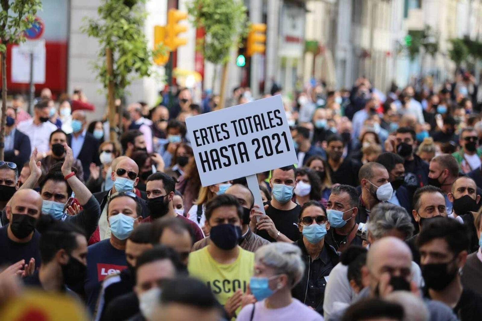 Fotos de la cacerolada de los hosteleros en Málaga, contras las medidas del Covid