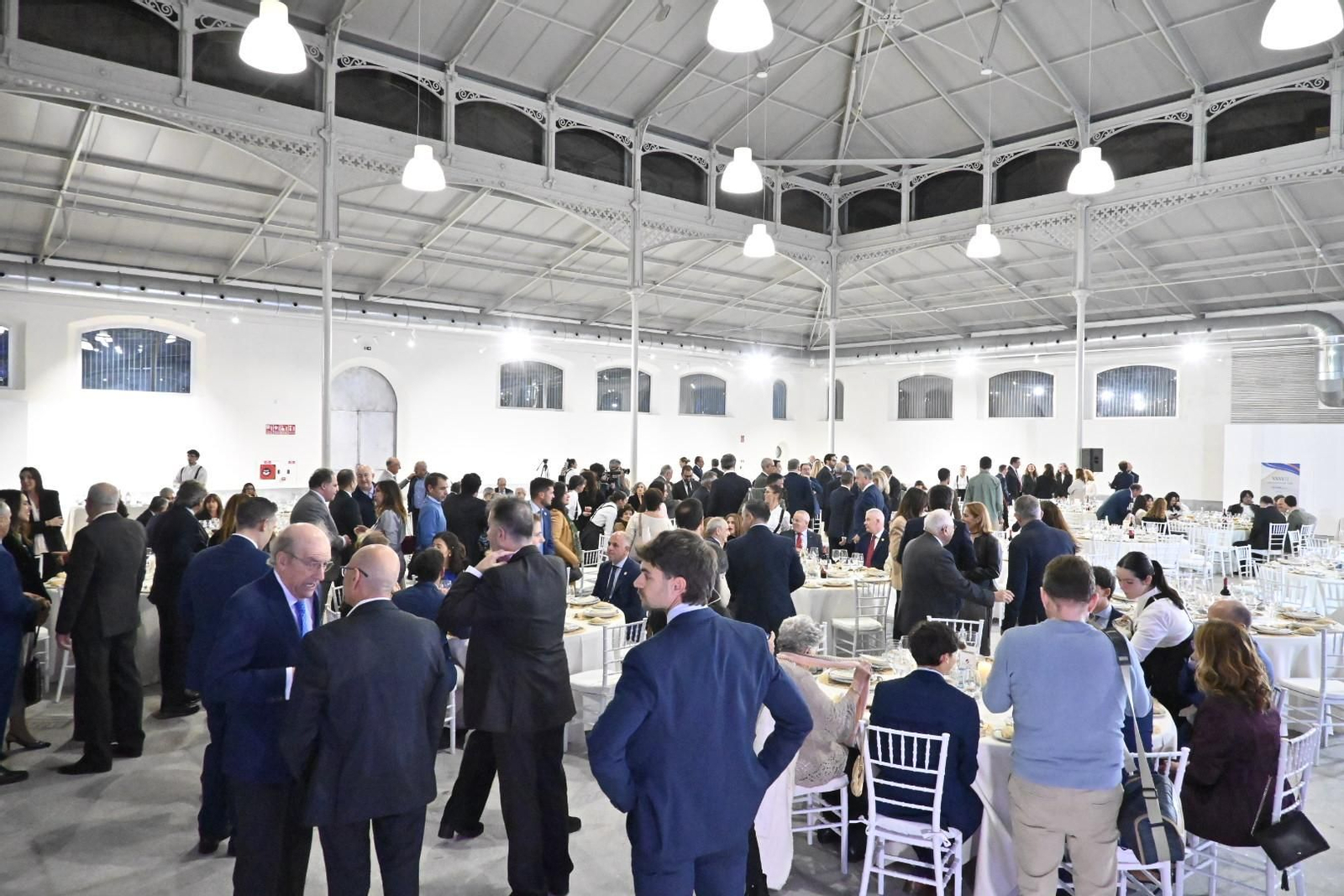 Imágenes de los invitados a la gala de los  37 premios Onubenses del Año