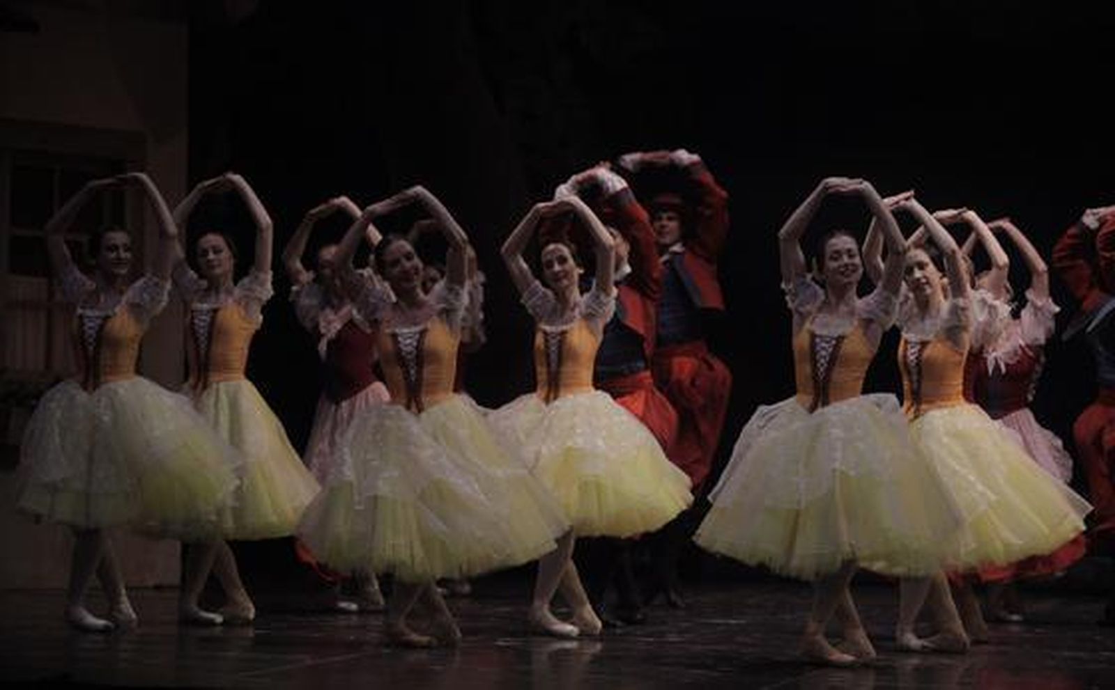 Imágenes de 'Giselle' en el Teatro de la Maestranza. / Antonio Pizarro