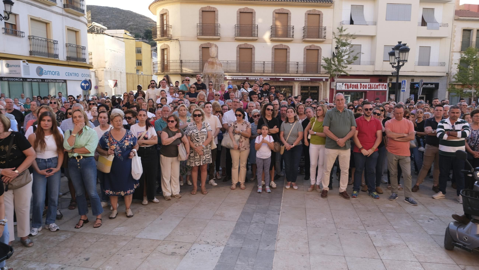 Las fotos de la masiva concentración por el asesinato de Antonio Campos en Berja