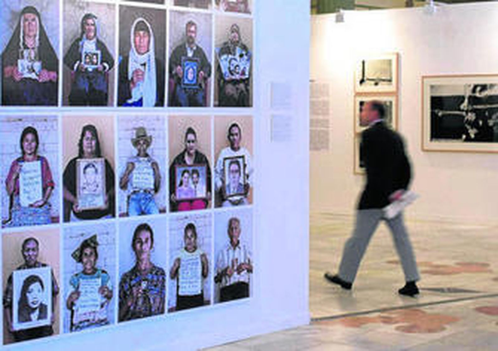 5. Rafael Trobat plantea en su obra un minucioso acercamiento a Nicaragua. 6. Una de las imágenes de la serie 'La Chanca', con la que Pérez Siquier retrataba este barrio almeriense. 7. Trabajadoras de la Fábrica de Tabacos realizan cigarrillos en una fotografía de Emilio Beauchy. 8. Uno de los retratos de Atín Aya, un autor que tenía la habilidad de conmover.