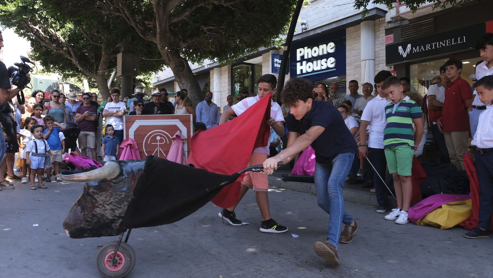Imágenes de la exhibición de toreo de salón por la Escuela Taurina de Almería, en la Feria de Almería 2022