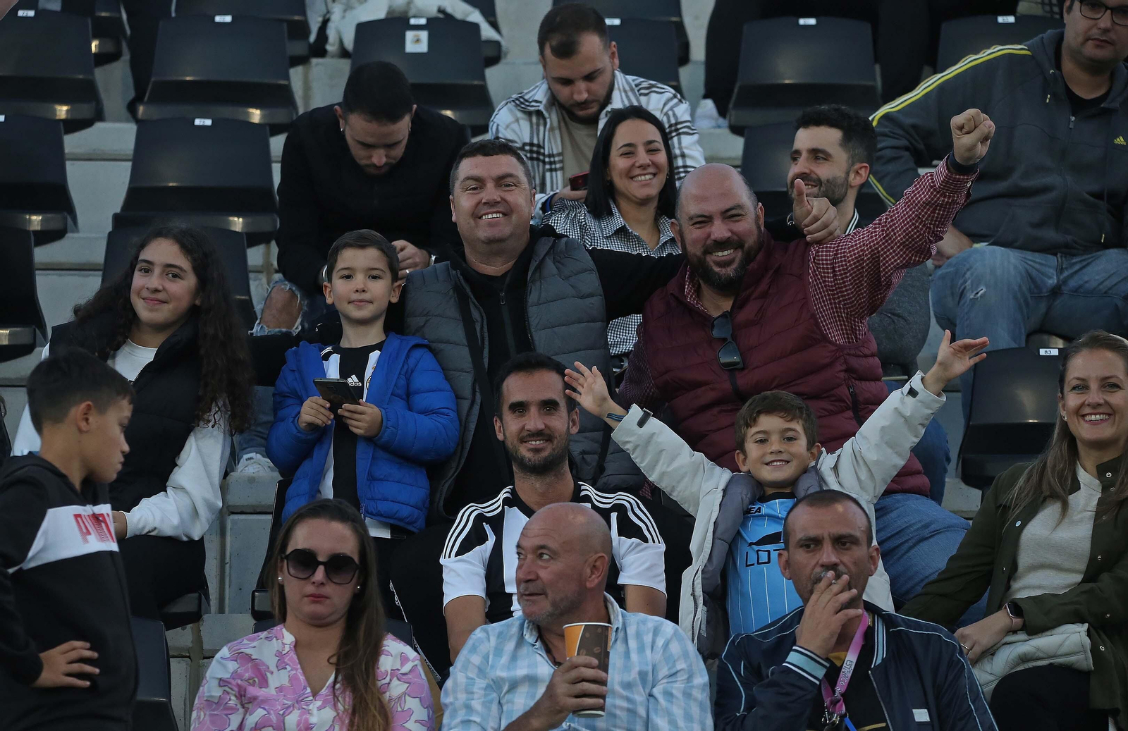 Búscate durante el Balona - Sevilla Atlético en el Ciudad de La Línea