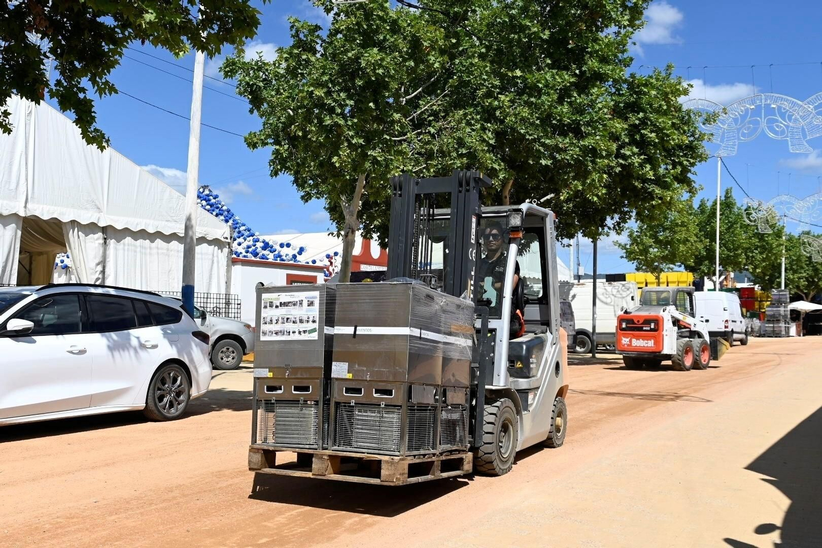 Cuenta atrás para el inicio de la Feria de Córdoba: así avanza el montaje en El Arenal, en imágenes
