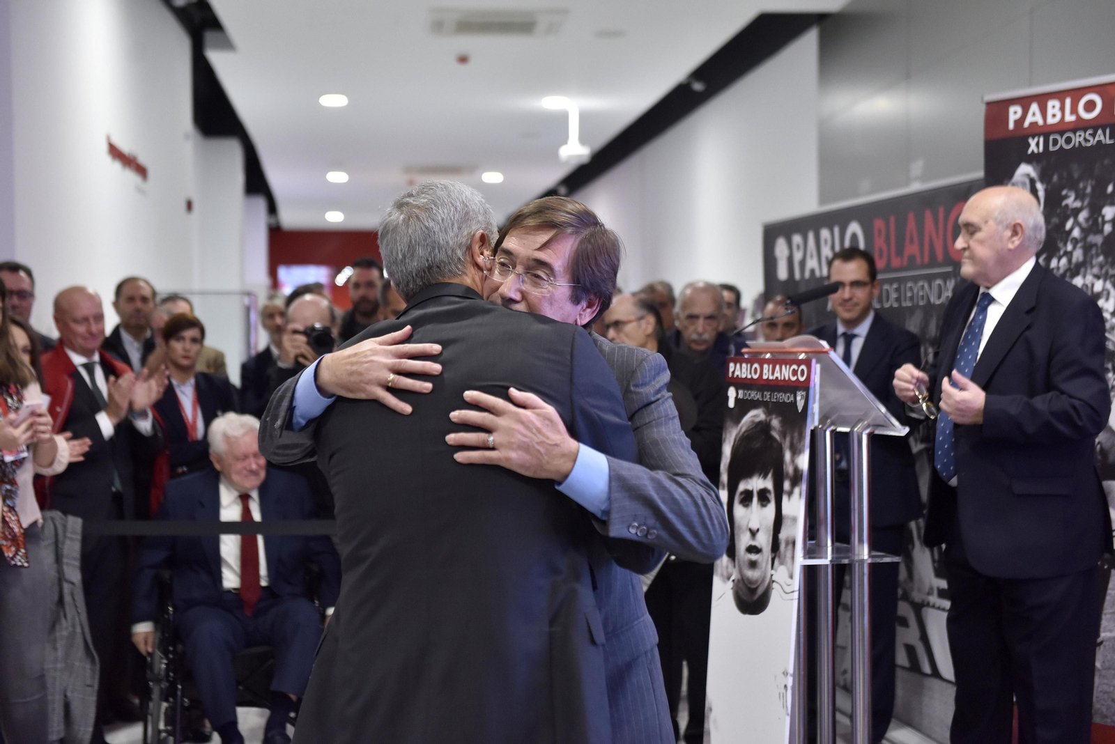 Las imágenes de la entrega del Dorsal del Leyenda a Pablo Blanco