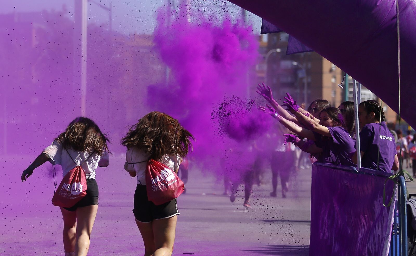 Las tonalidades de la Holi Life, en imágenes