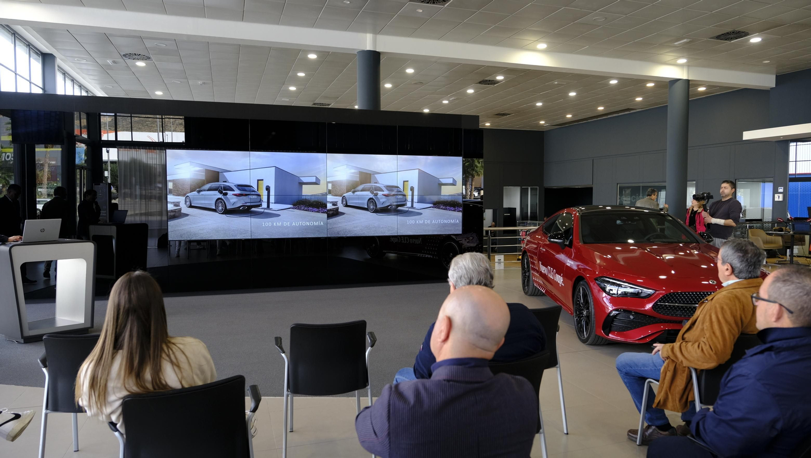 imágenes de la presentación de los nuevos Mercedes-Benz eléctricos, en SAVERES Huércal de Almería