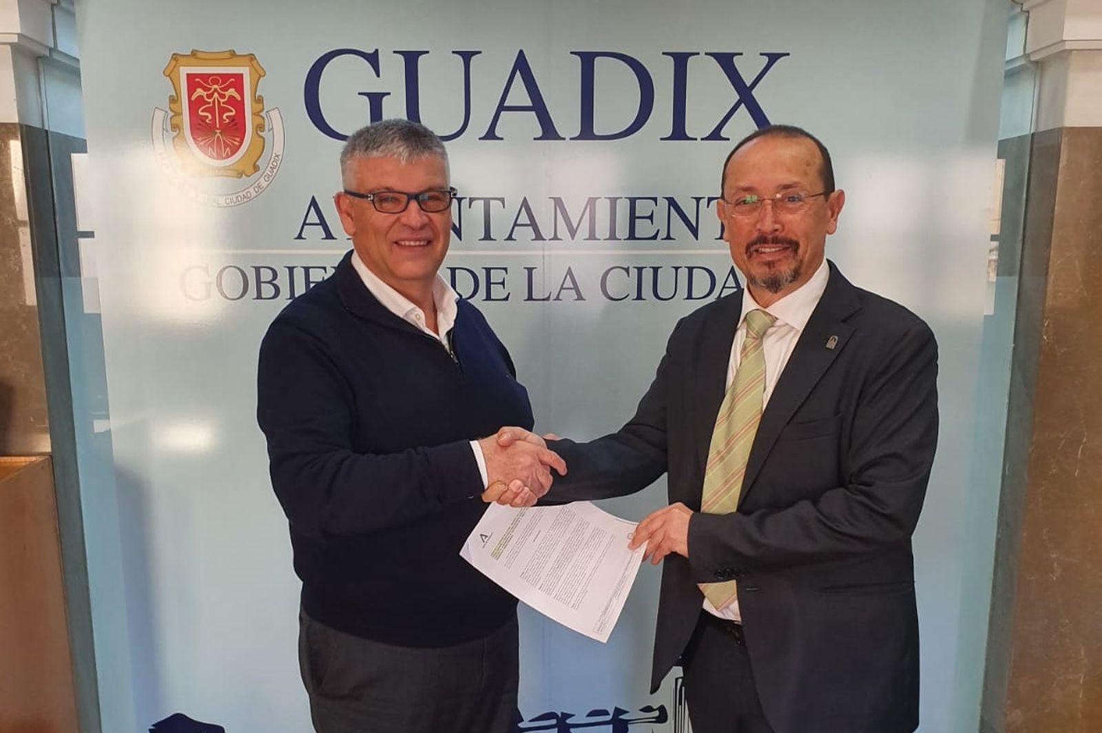 El alcalde de Guadix, Jesús Lorente, y el delegado de Cultura de la Junta en Granada, Fernando Egea