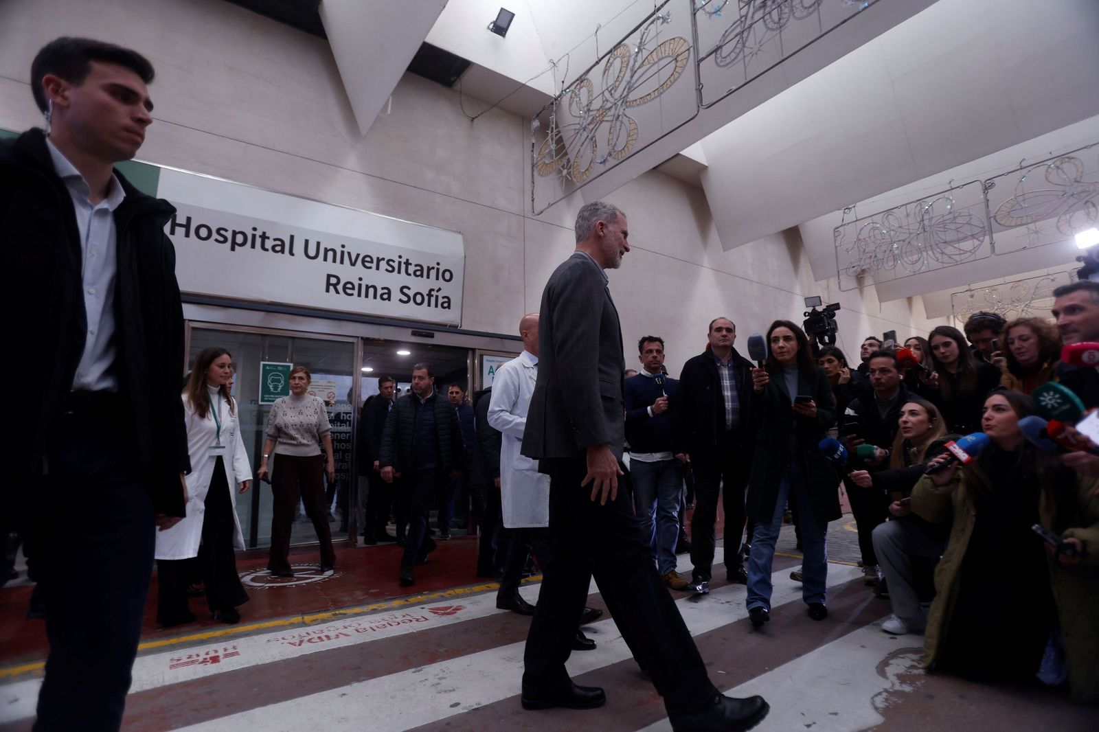 La visita de los Reyes a los heridos del accidente de Adamuz en el Hospital Reina Sofía