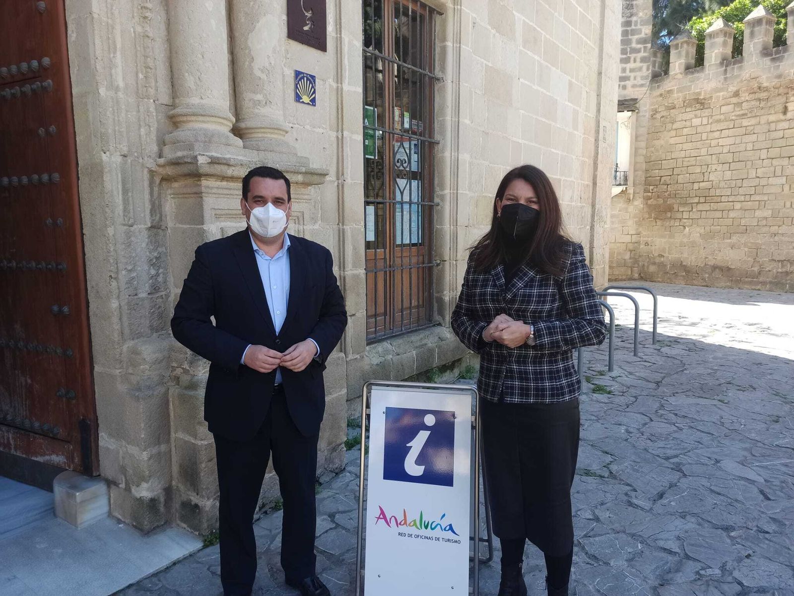 La delegada de Turismo y el concejal Curro Martínez.