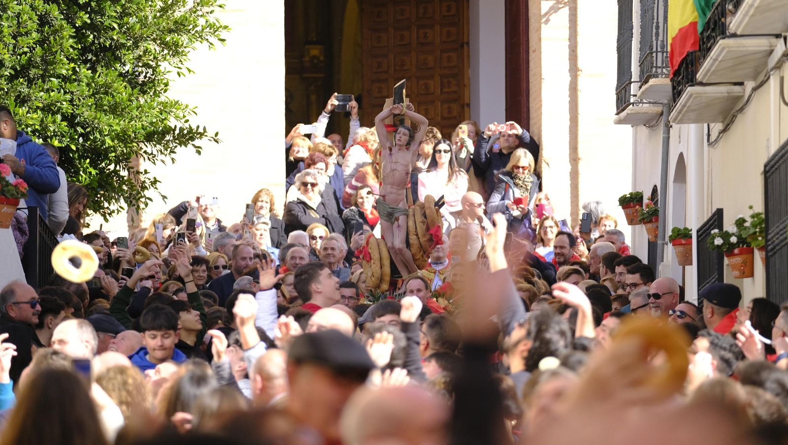 Procesión de San Sebastián y tirada de roscos en Lubrín, en imágenes
