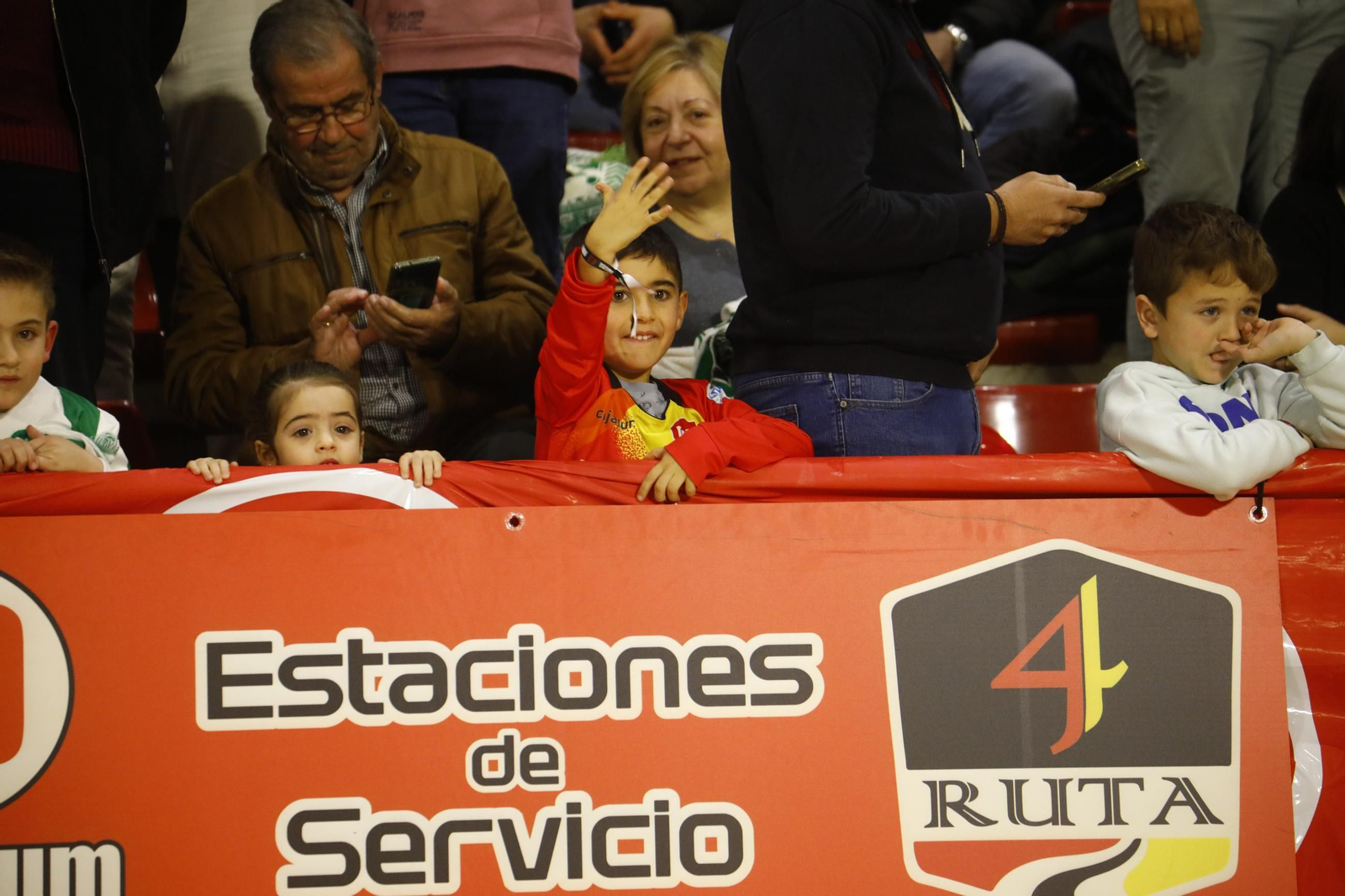 Las mejores fotos de un Córdoba Futsal - Valdepeñas con marcado carácter solidario