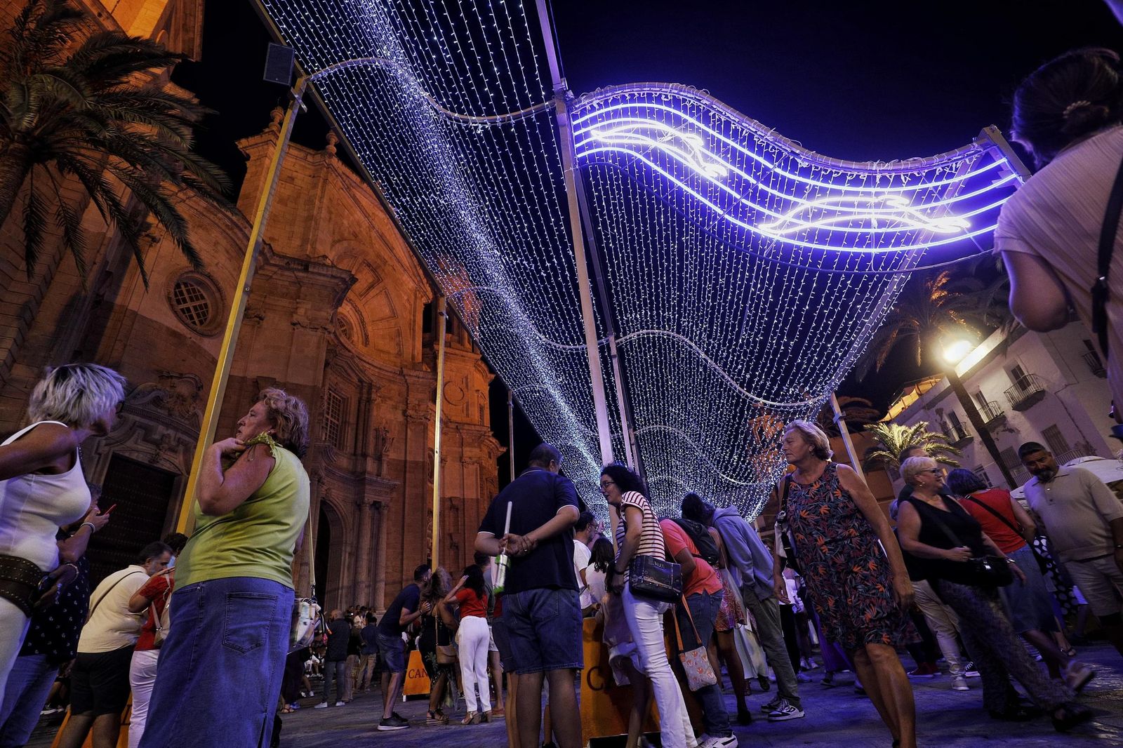 Imágenes de la inauguración del Canal de Cádiz Fenicia en la plaza de la Catedral