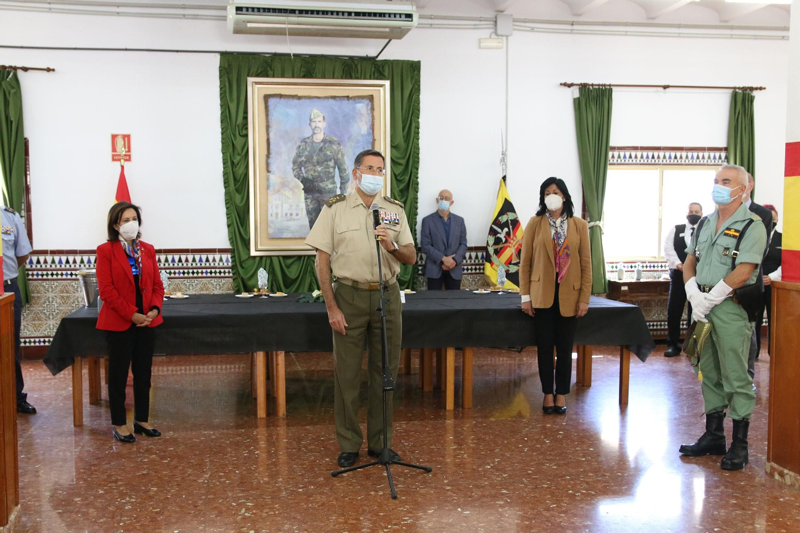 Fotogalería de la ministra de Defensa, Margarita Robles, a La Legión