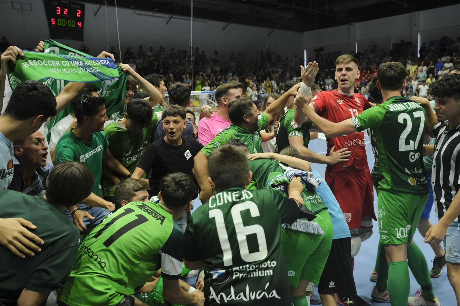 La fiesta del ascenso del BeSoccer UMA Antequera, en imágenes