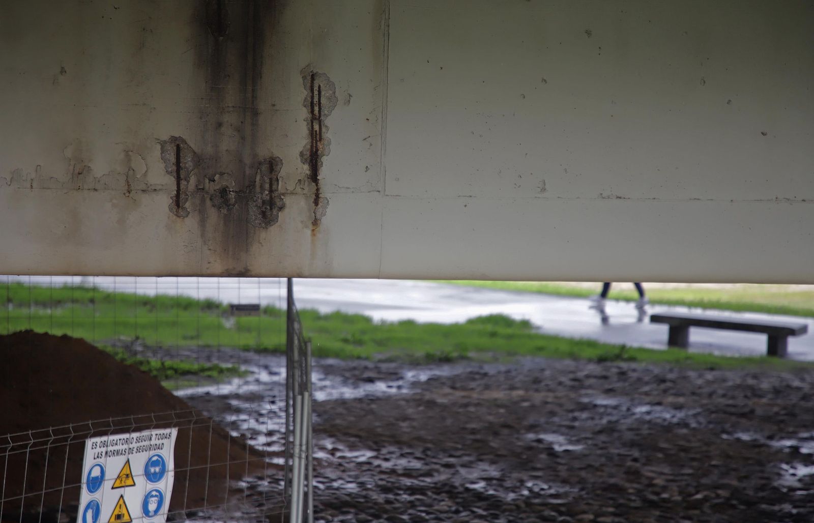 Las imágenes de los daños en el puente del Acceso Norte a Algeciras que encienden las alertas