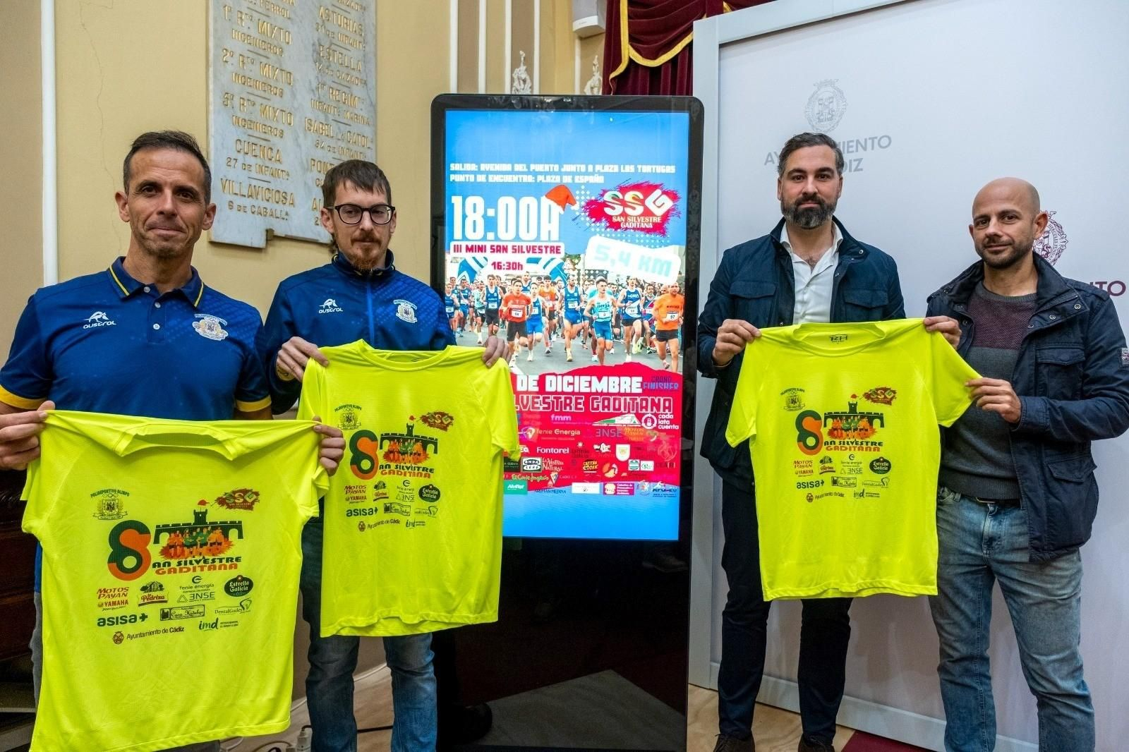 Los organizadores de la prueba, del Club Polideportivo Olimpo Cádiz, con el concejal de Deportes, Carlos Lucero.