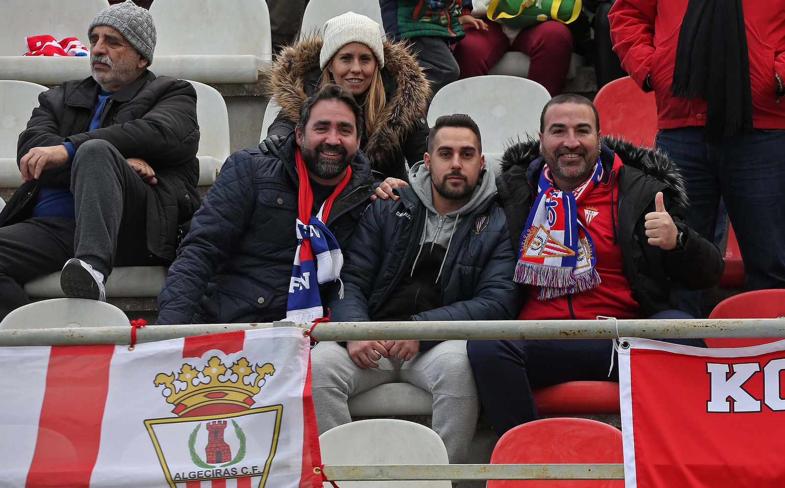 Fotos de la afición durante el Algeciras - Badajoz en el Nuevo Mirador