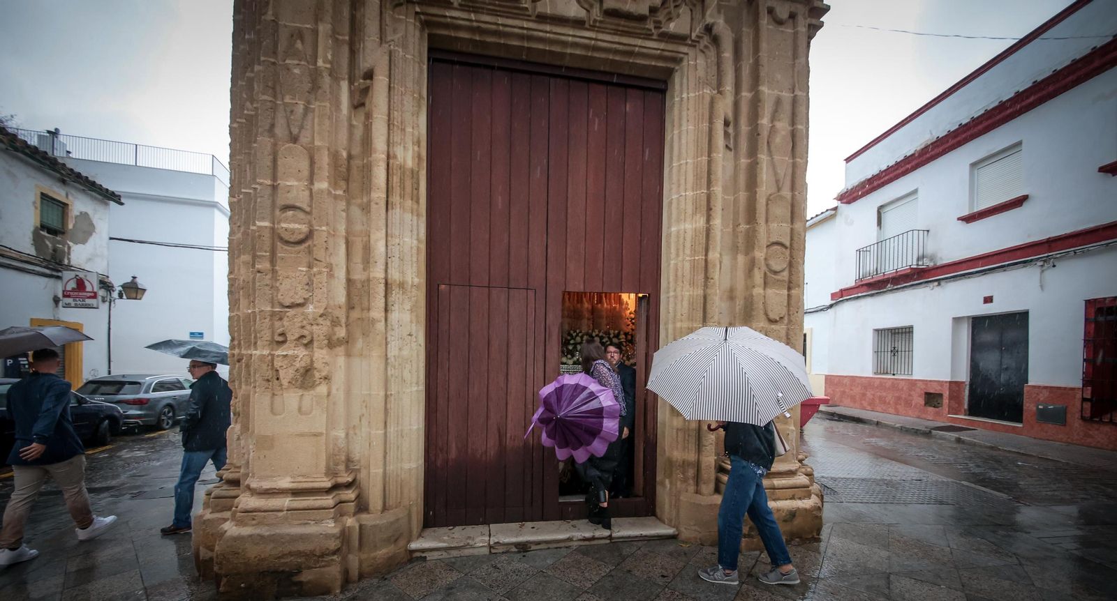 Imágenes de la visita a los templos tras el aplazamiento de la Magna Mariana de Jerez