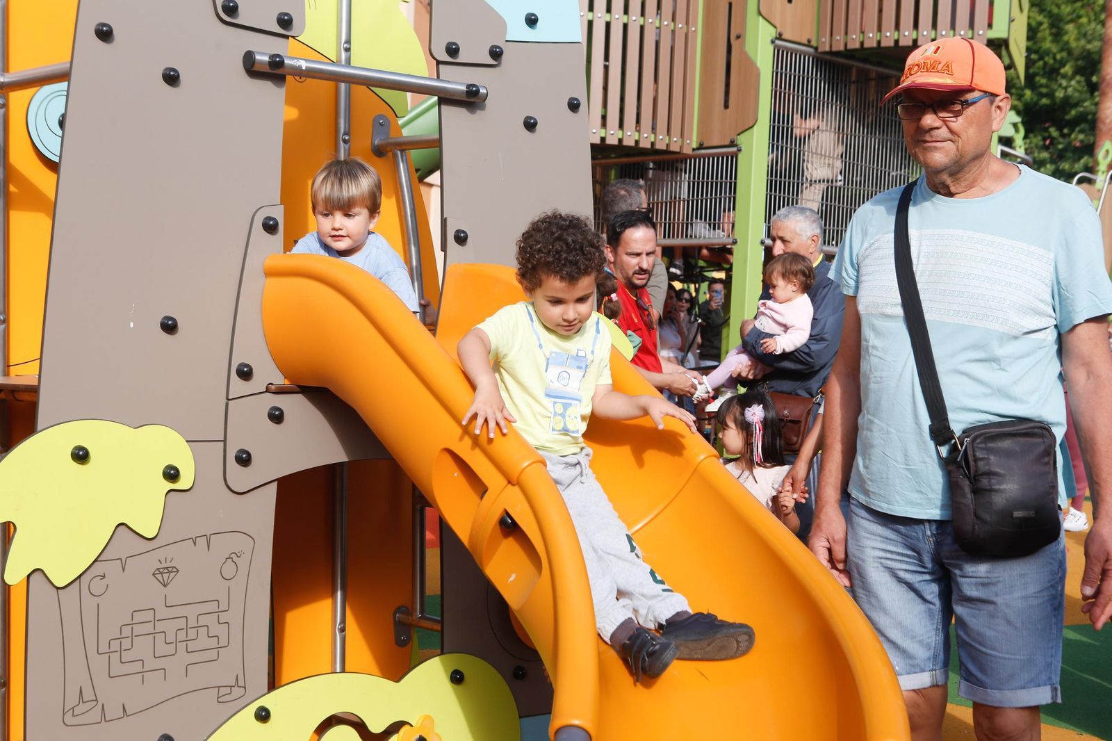 Las fotos de la inauguración del nuevo parque infantil junto al Conservatorio de La Línea