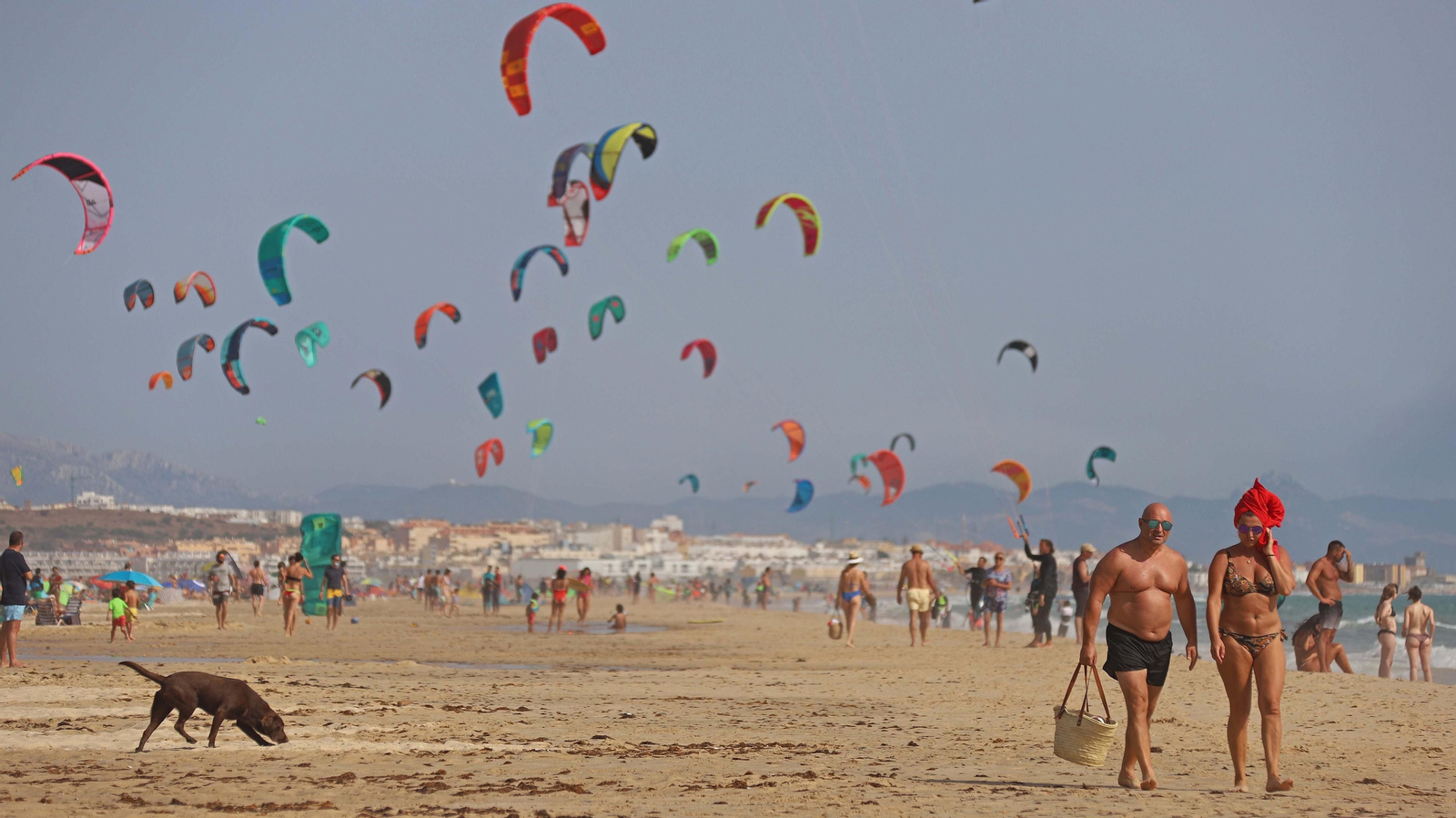 El calor llenas la playas el primer fin de semana de agosto