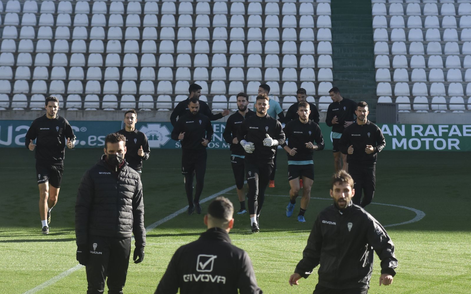 El regreso al trabajo del Córdoba CF tras el parón navideño, en imágenes