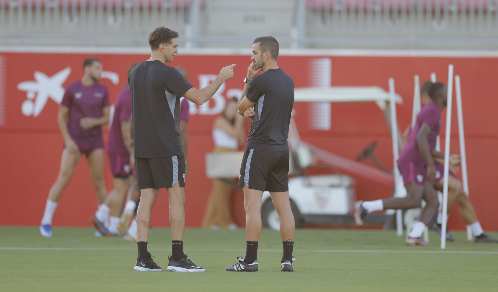 Las fotos del primer entrenamiento de Diego Alonso como entrenador del Sevilla FC