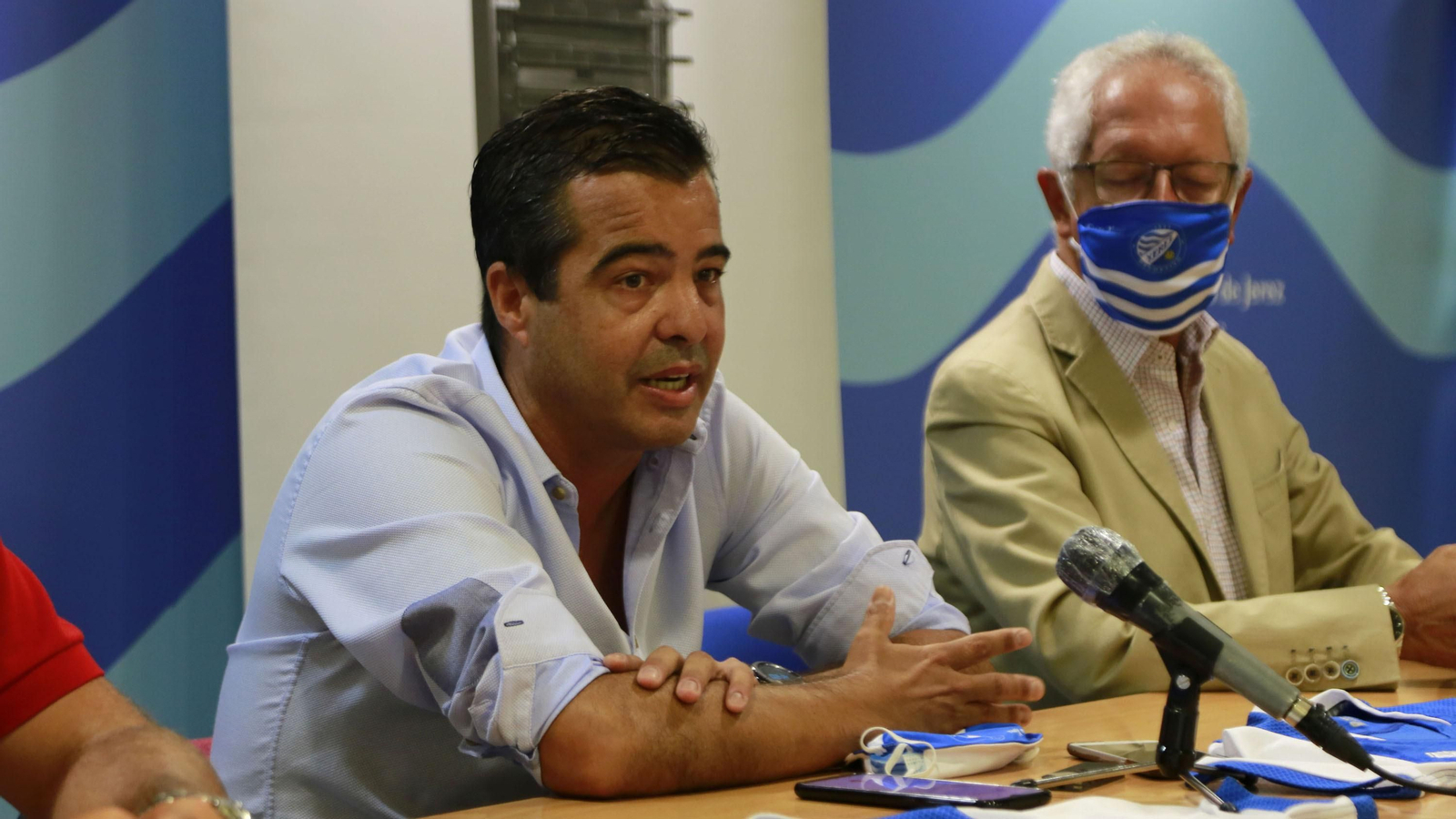 Presentación de José Pérez Herrera, nuevo entrenador del Xerez DFC