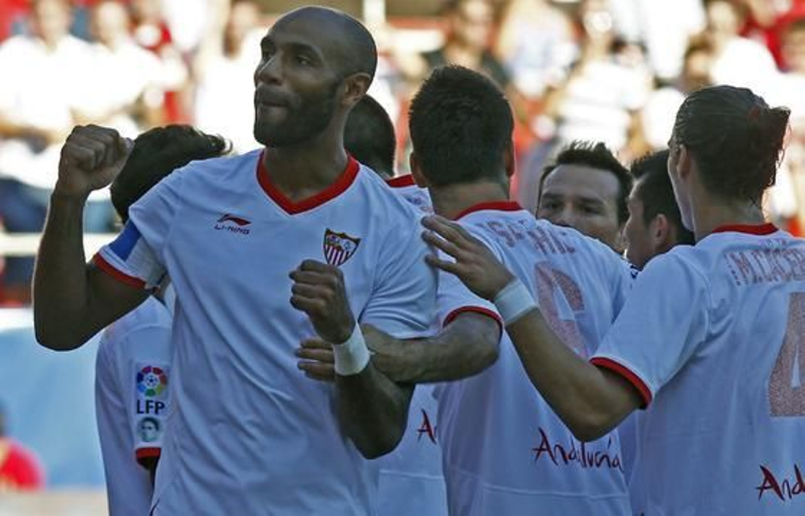 El Sevilla vence al Valencia en casa pese a jugar más de 20 minutos con nueve jugadores (1-0). / Antonio Pizarro