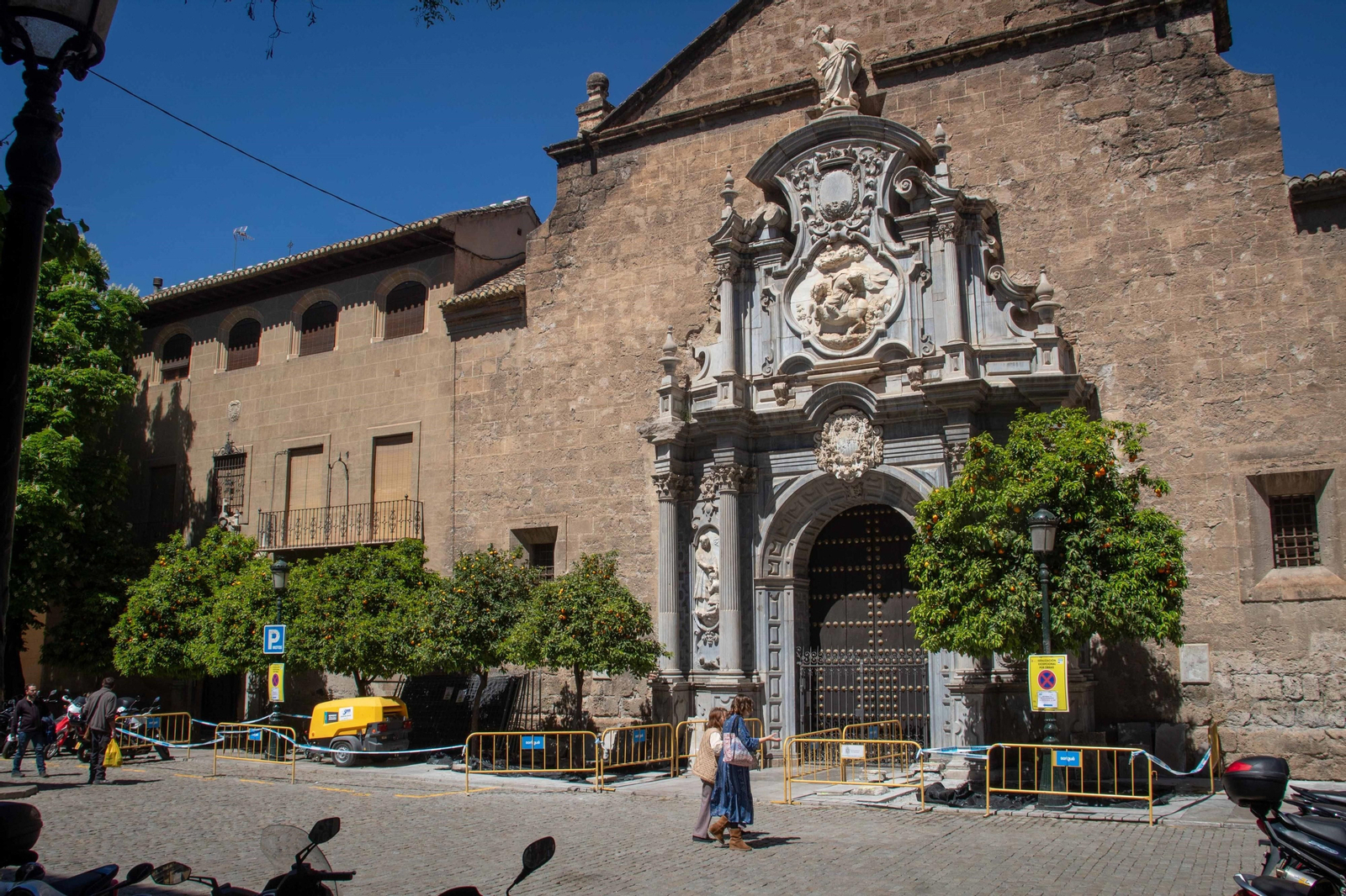 Naranjos  de la plaza de Derecho en Granada
