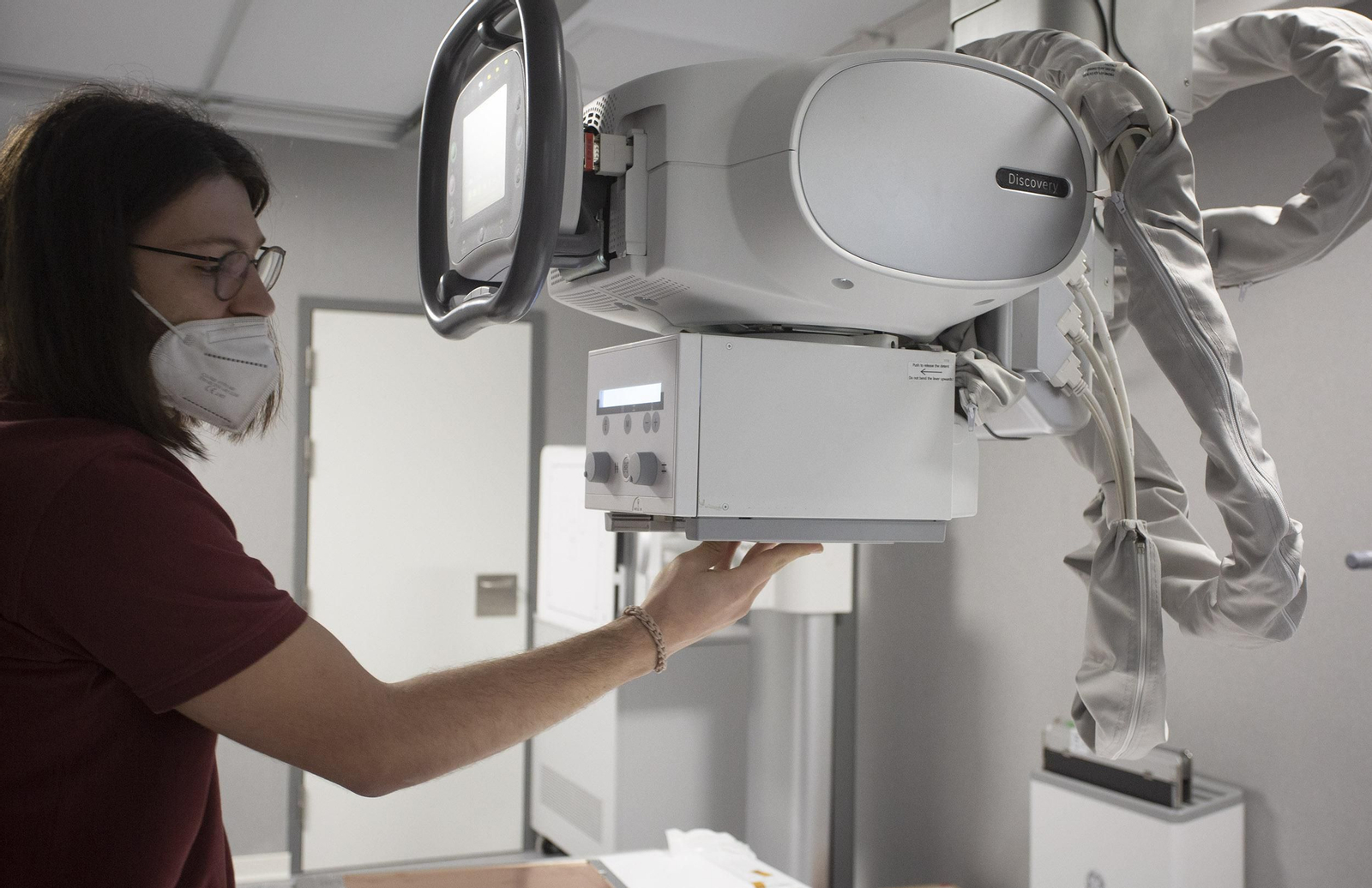 Las imágenes de la visita al interior del Hospital Militar de Sevilla