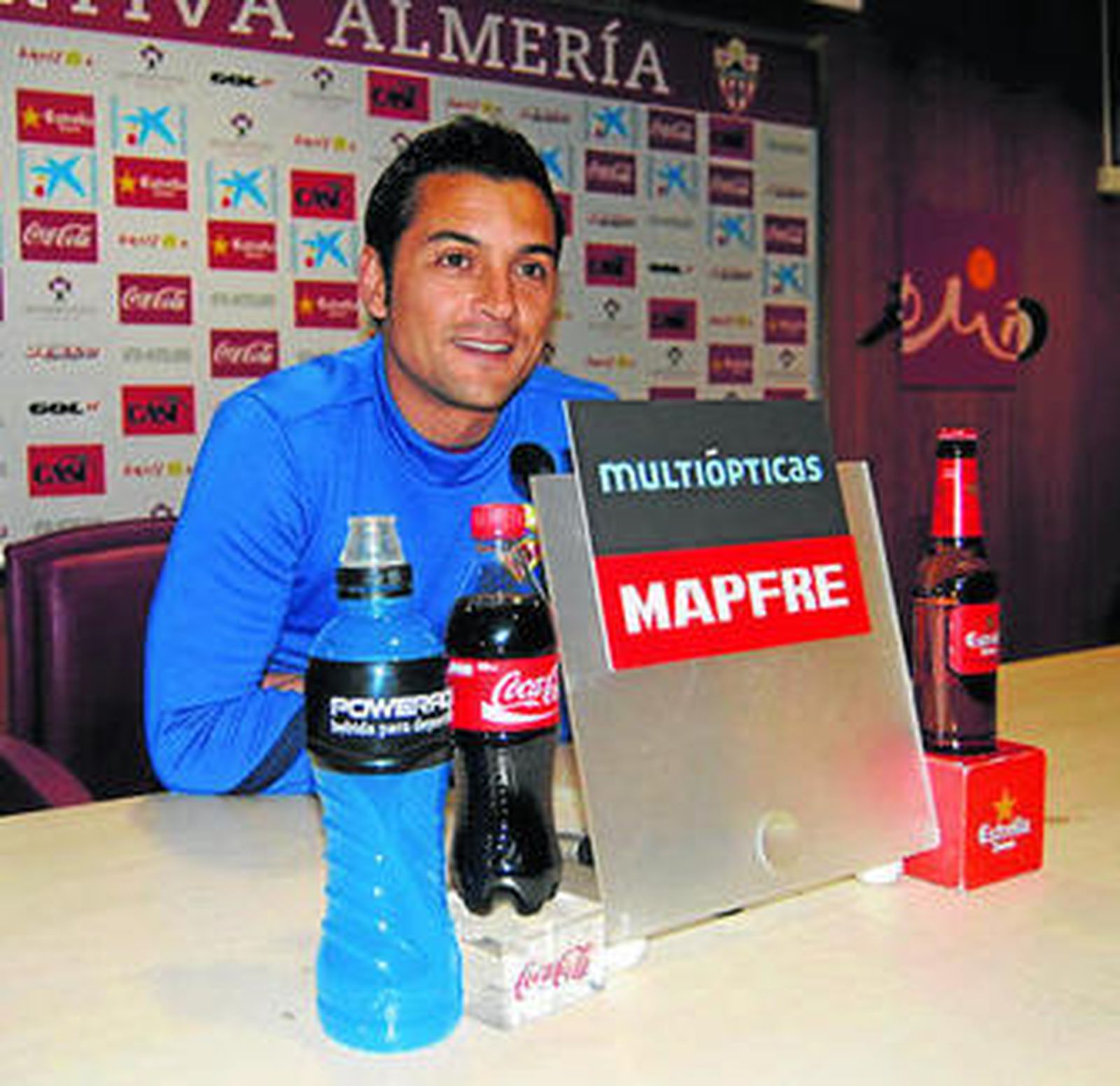 Francisco sonríe durante la rueda de prensa de ayer sábado.