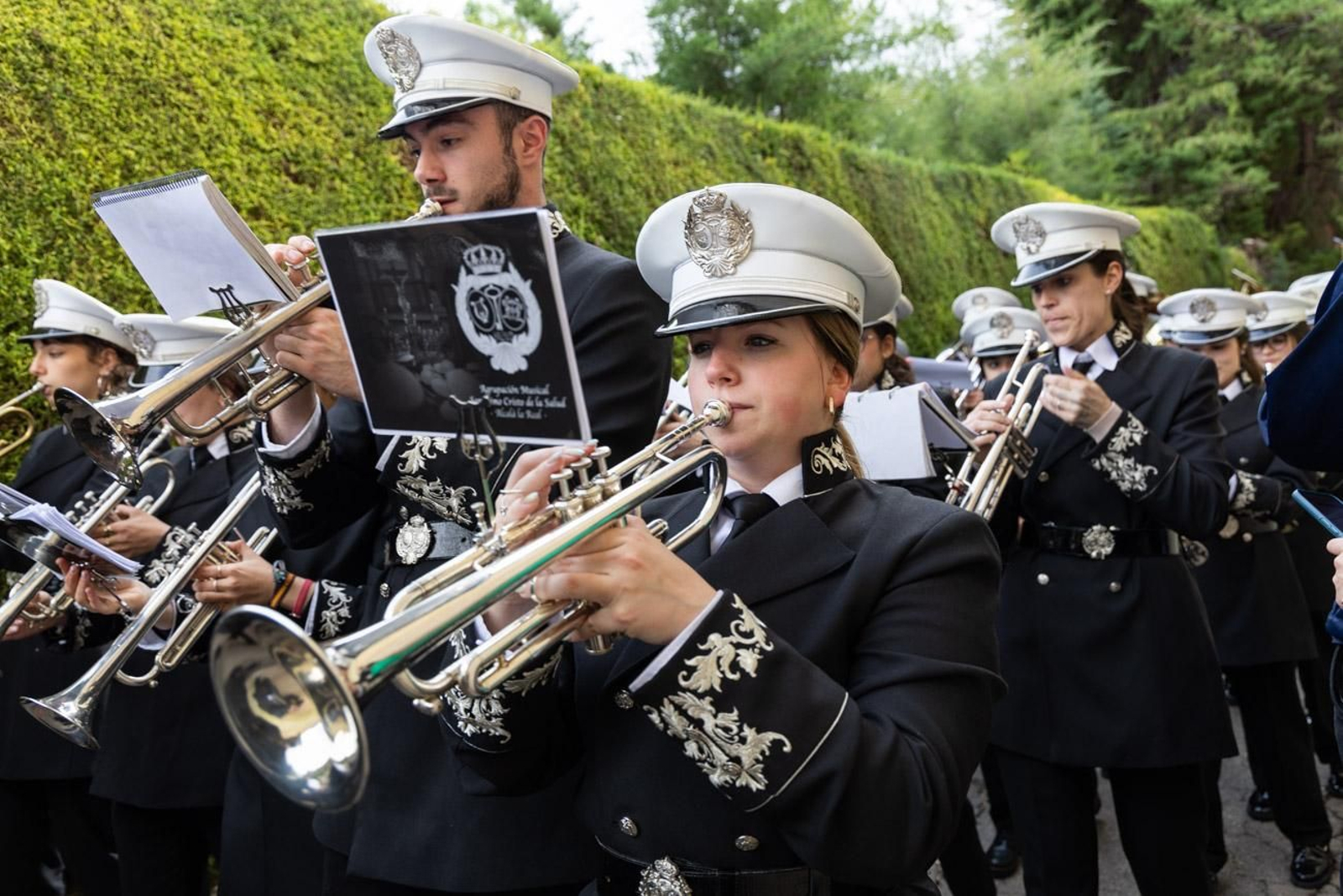 La temida lluvia impide el desarrollo normal de este Martes Santo