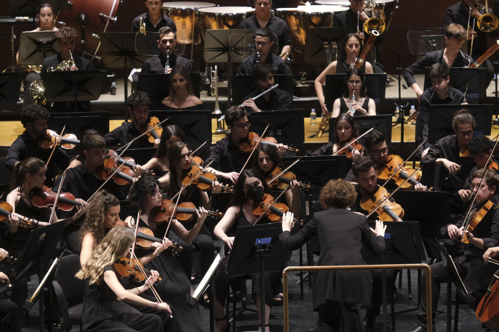 El concierto de la Orquesta Joven de Andalucía y María Esther Guzmán en el Festival de la Guitarra de Córdoba, en imágenes