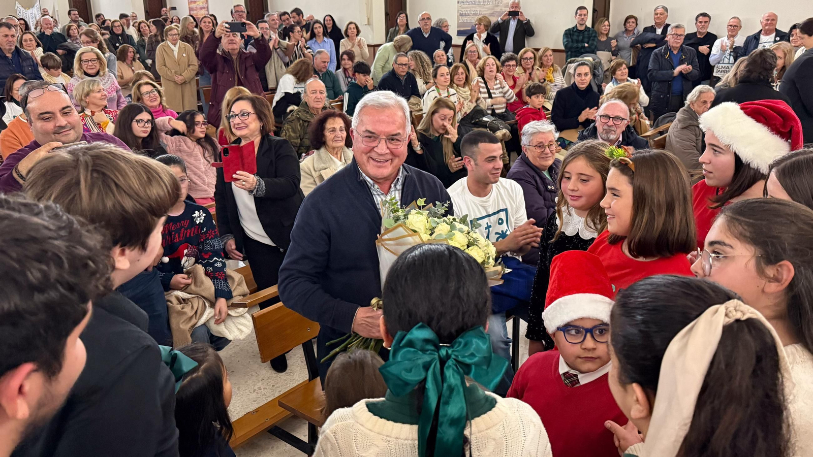 Las fotos del homenaje al padre Pedro por sus 50 años de entrega absoluta a la Piñera