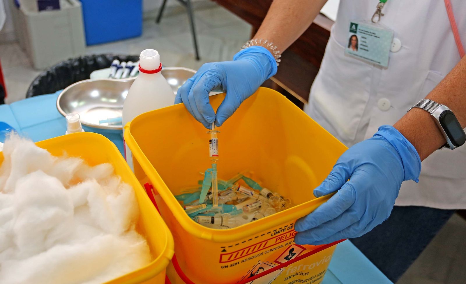 Vacunaciones en el centro de mayores de las Angustias de Jerez contra la gripe,Covid y neumonía