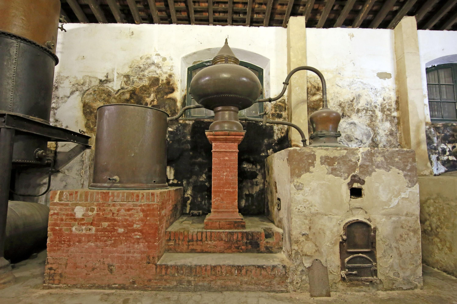 Inicio de la destilación del brandy Lepanto