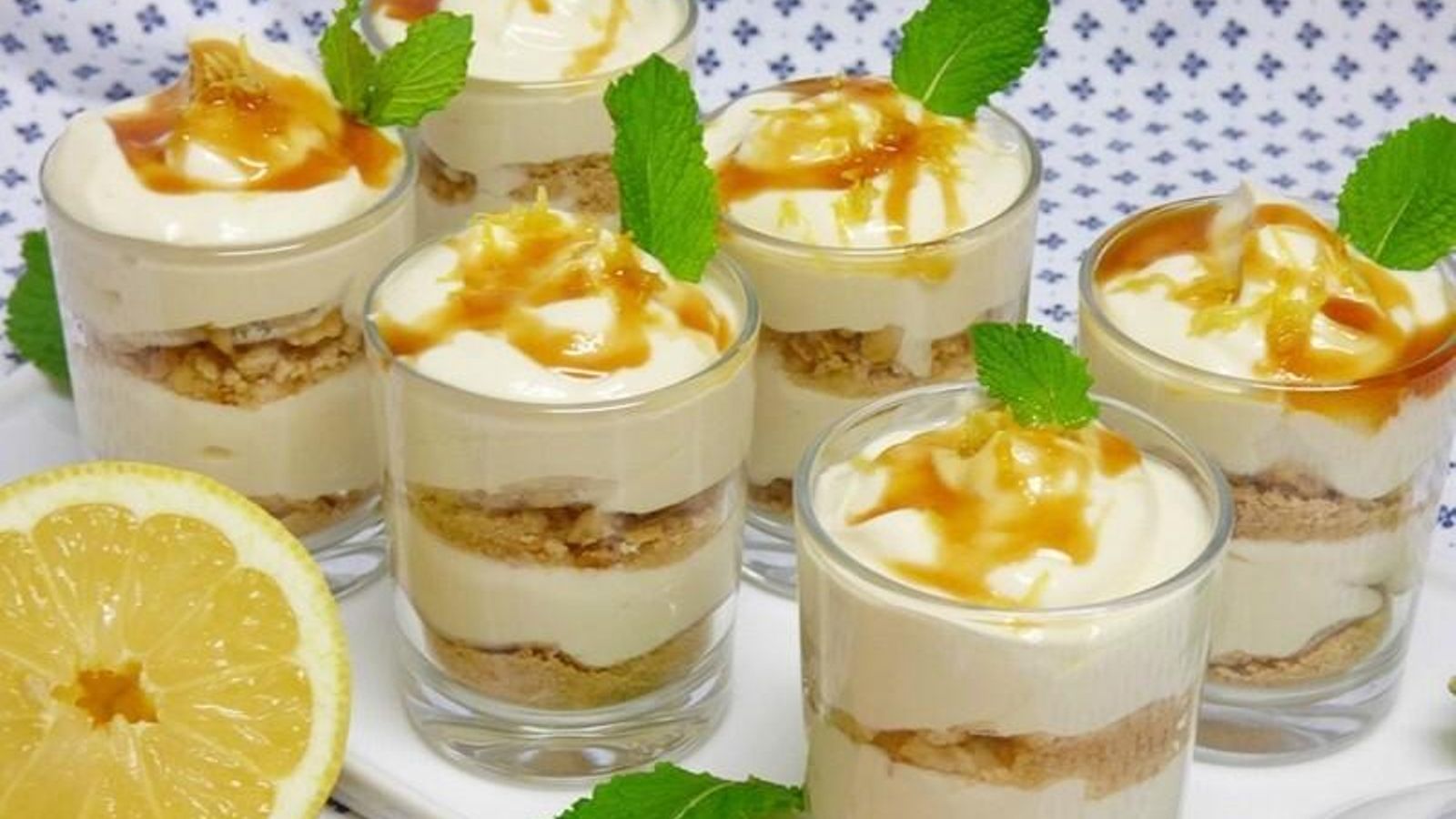 Galletas y crema de limón.