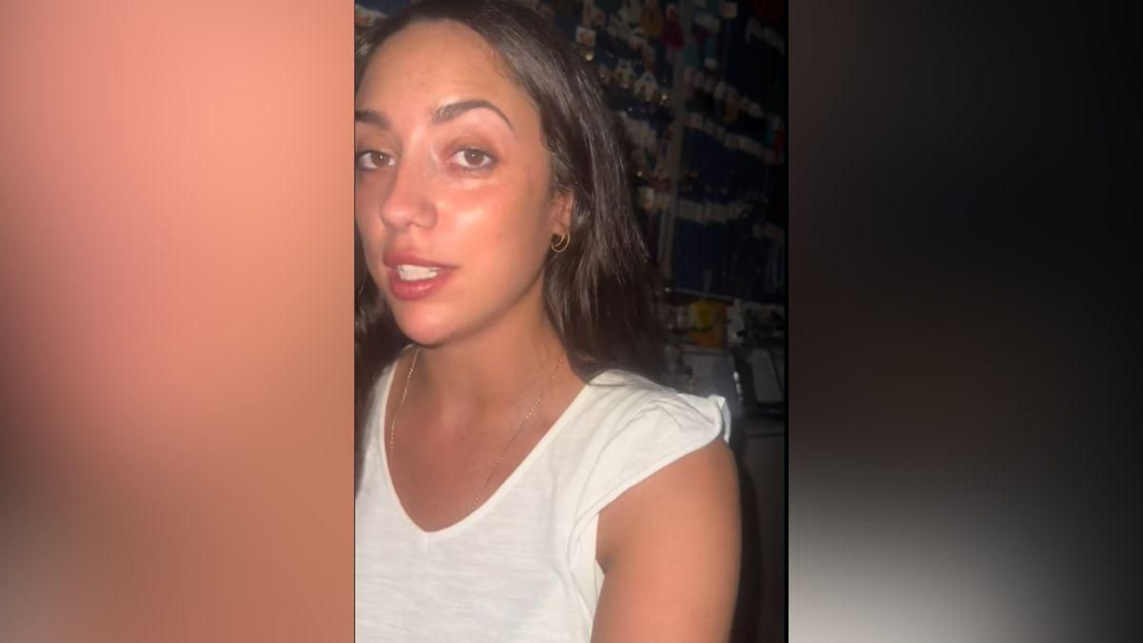 Una joven se hace viral tras quedarse encerrada en un bazar de Sevilla
