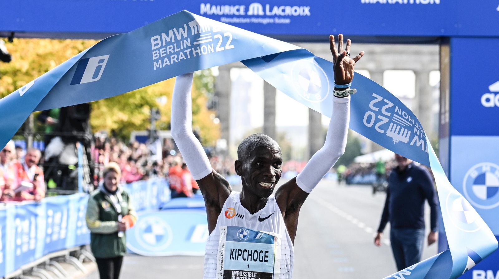 Eliud Kipchoge, entrando en la meta de la maratón de Berlín hace una semana