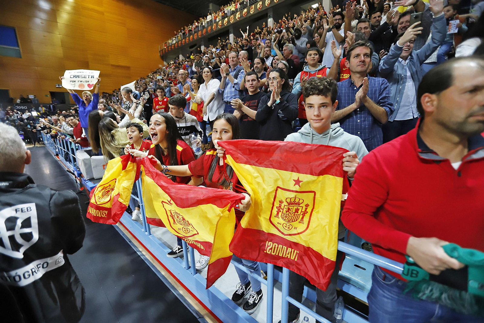 Imágenes de la celebración de la selección Española de baloncesto por certificar su pase con una victoria ante Paises Bajos Imágenes de la celebración de la selección Española de baloncesto por certificar su pase con una victoria ante Paises Bajos