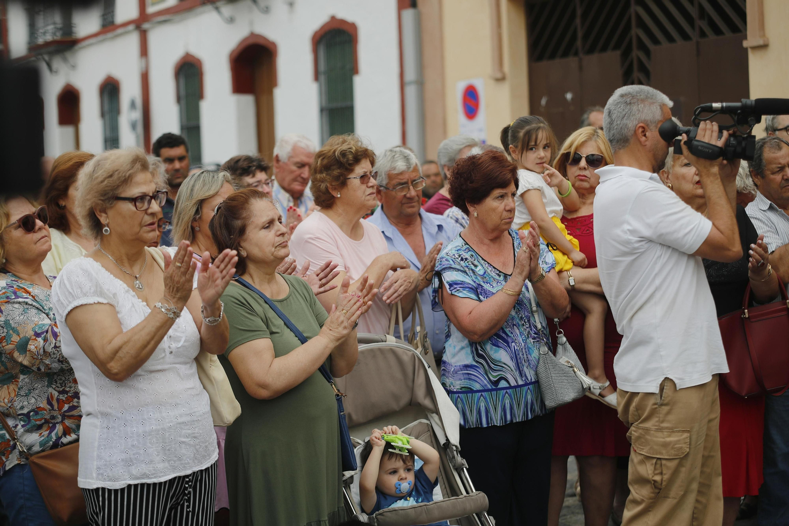 Concentración en Pilas tras la muerte de una vecina en Francia