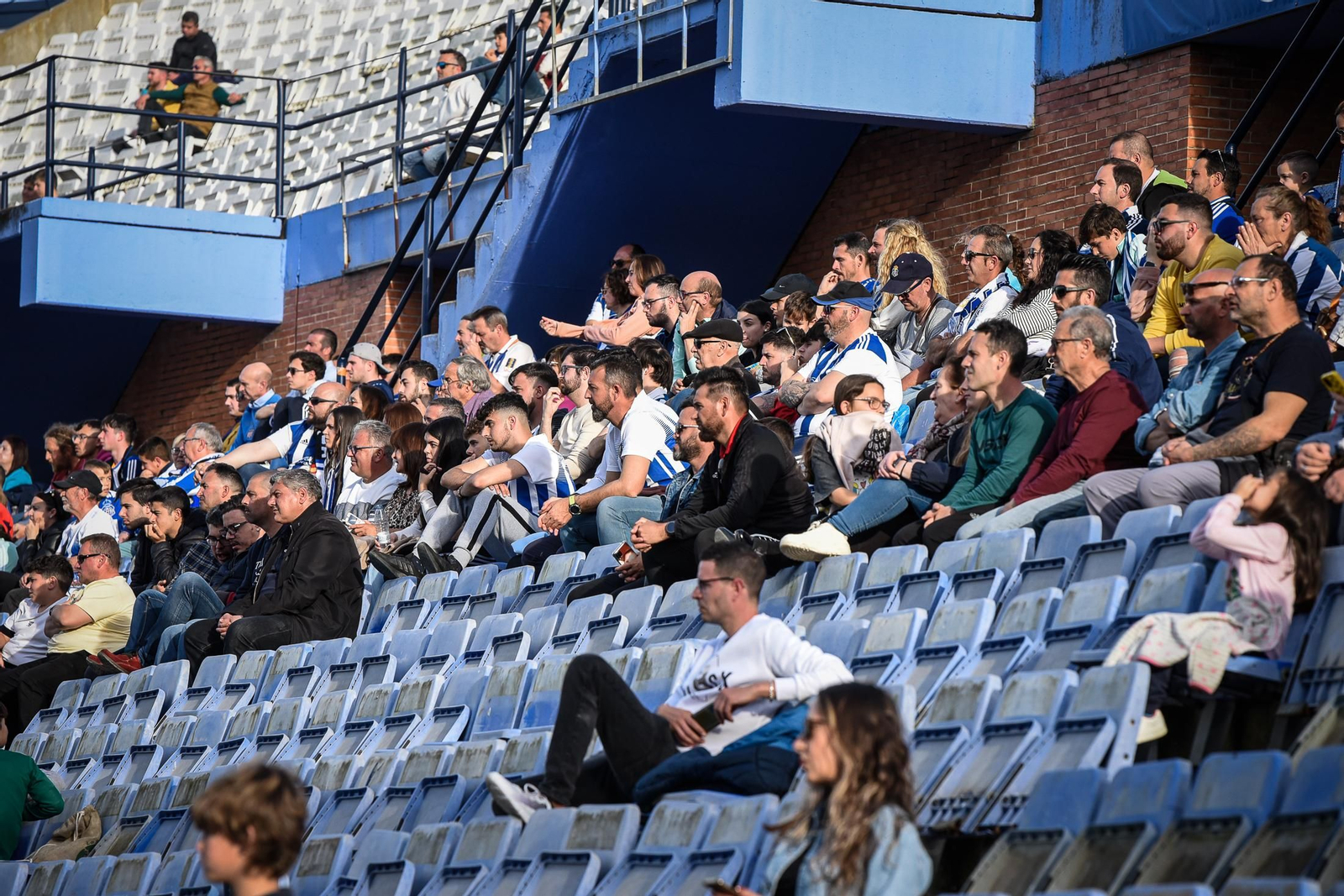 Imágenes de la afición en el Recreativo - Granada