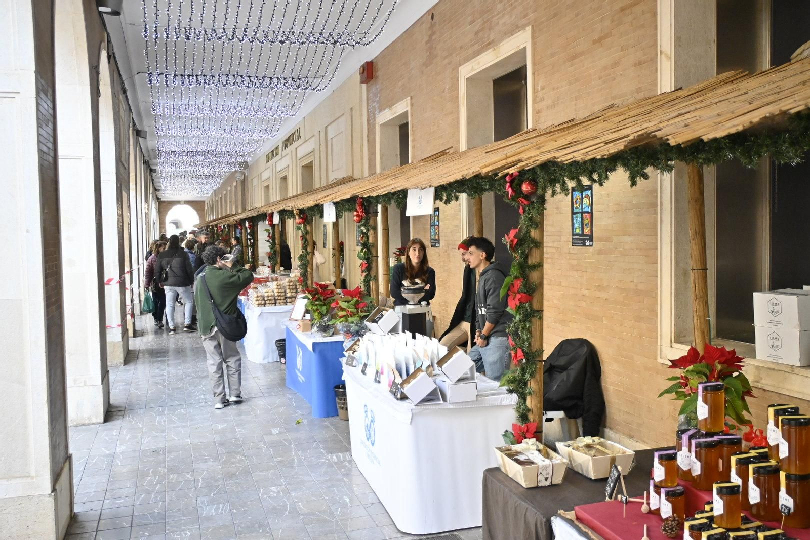 Imágenes de la XVI Muestra de Dulces y Vinos Navideños de la provincia de Huelva