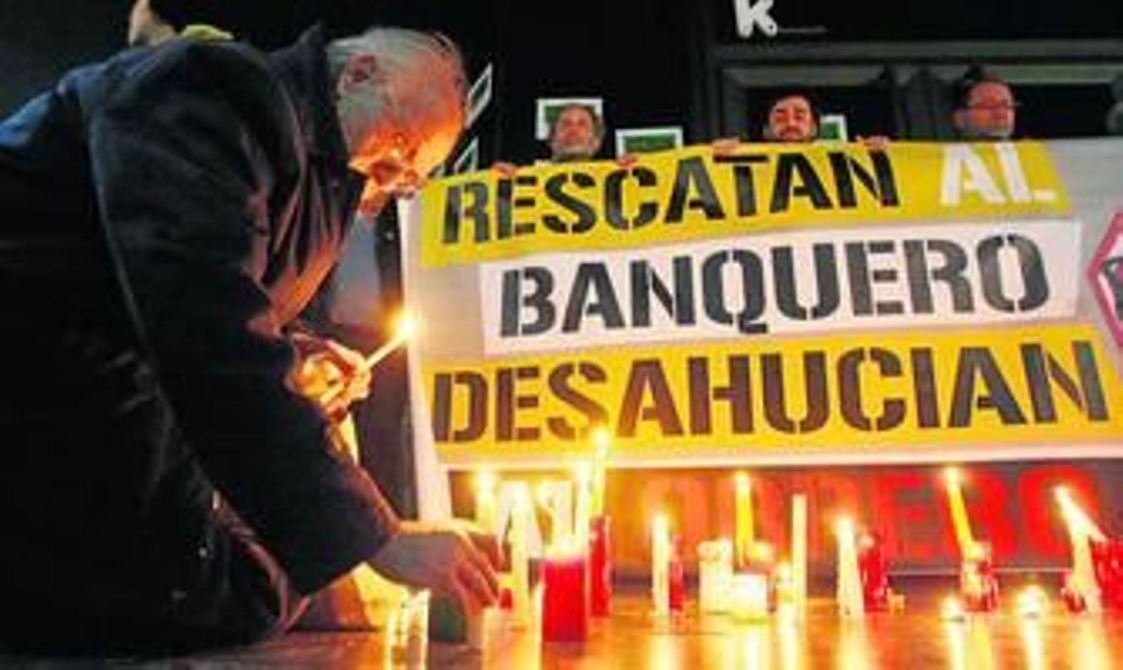 Imagen de la protesta convocada ayer por Stop Desahucios en el Bulevar de Gran Capitán.