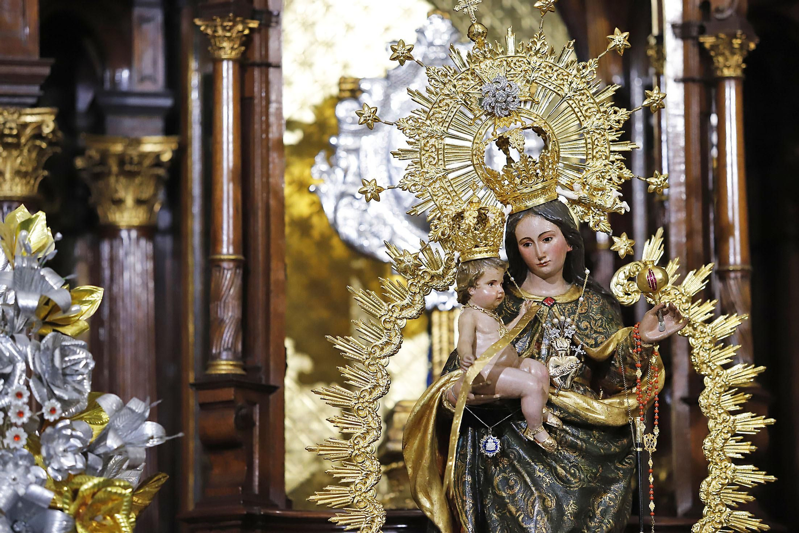 Imágenes de la Santa misa e imposición de medallas a los nuevos hermanos en la CInta