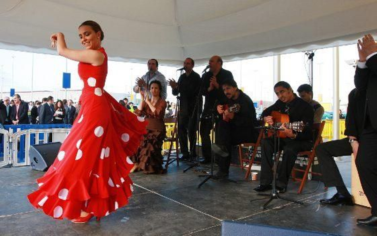 La inauguración ha estado amenizada por un cuadro flamenco

Foto: Juan Carlos Toro