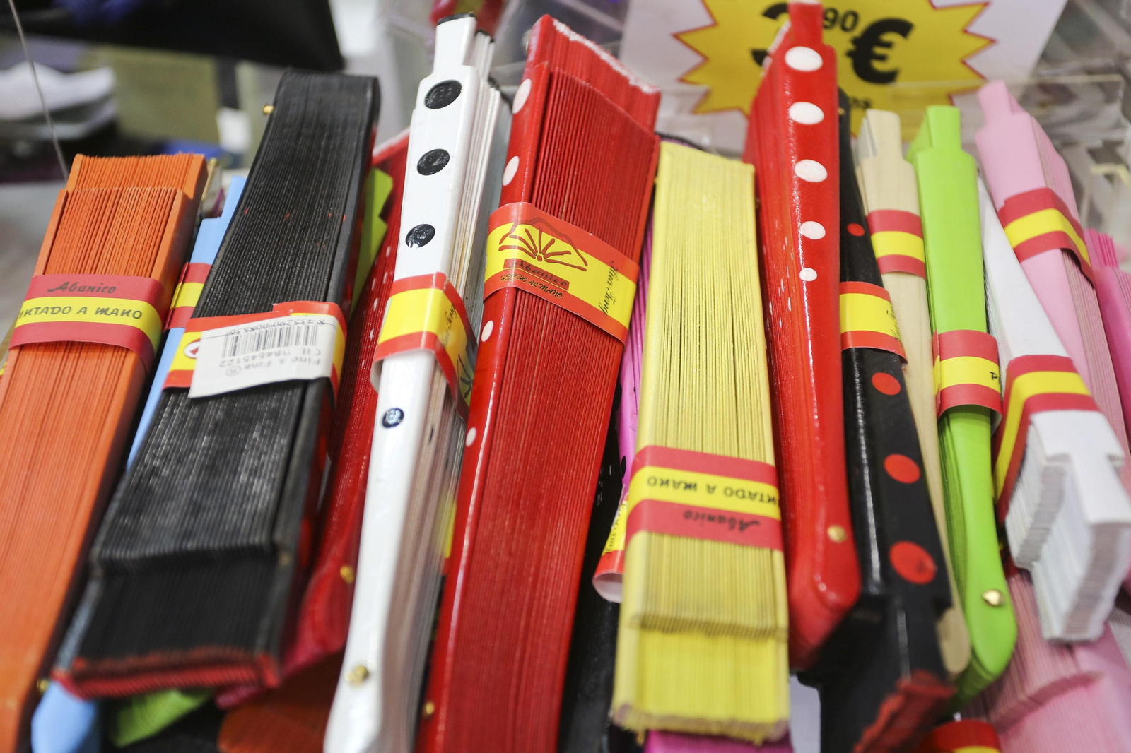 Las tendencias en trajes de flamenca para ir a la Feria de Málaga, en fotos
