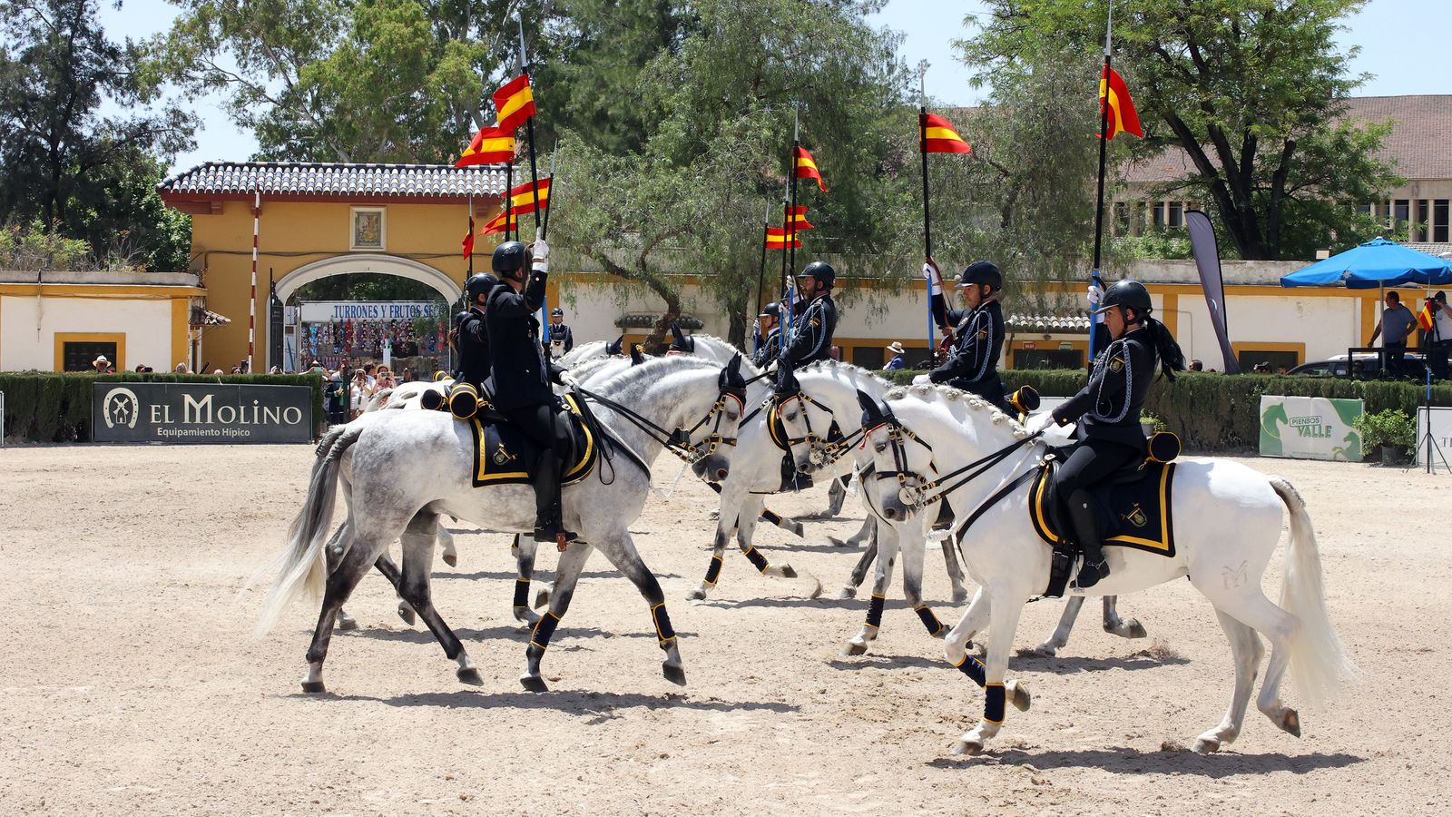 Entrega del Caballo de Oro en Jerez a la Unidad Especial de Caballería de la Policía Nacional.