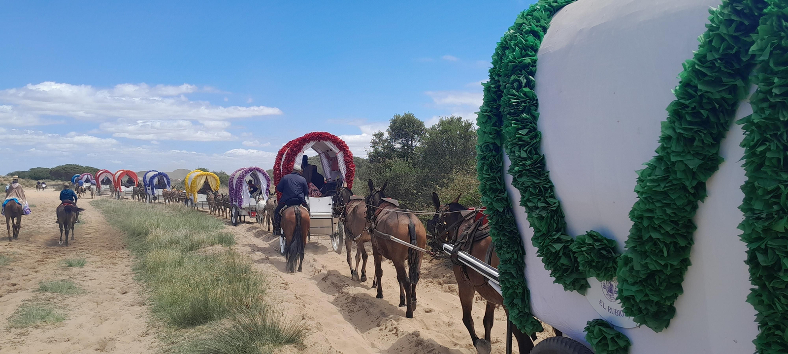 Imágenes de la Hermandad del Rocío de Jerez el viernes camino de la Aldea